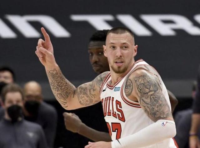 火箭4年3600万先签后换得到泰斯