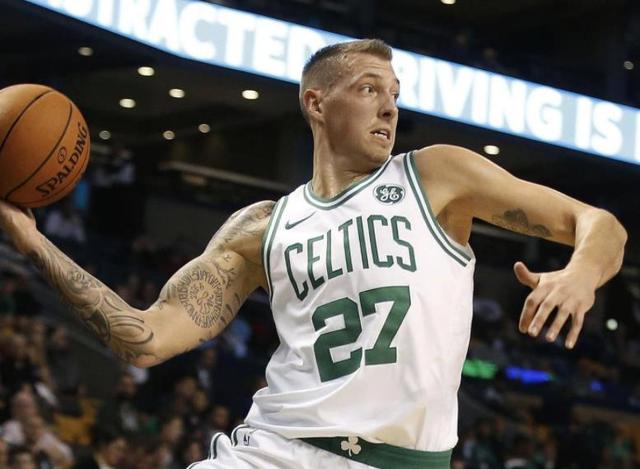 800万报价9+7内线!火箭居然还要补强,斯通酝酿先签后换!