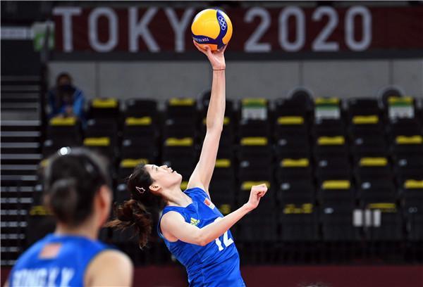 直击东京奥运丨女排赢了,郎平哭了