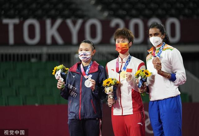 2金4银超额完成任务,可国羽最出圈的,却是最美C语言……