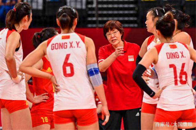 “出局是我的责任”!赛后深夜郎平落泪谈让位,女排新教练曝光