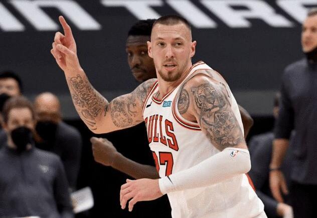 火箭新援合同细节曝光!4年3600万非全保障 签换加盟保住中产特例