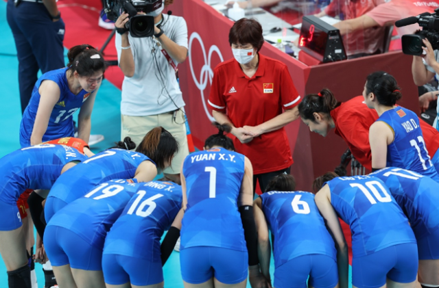 郎平卸任之后 谁来接班中国女排?国内3人入选 朱婷恩师在列