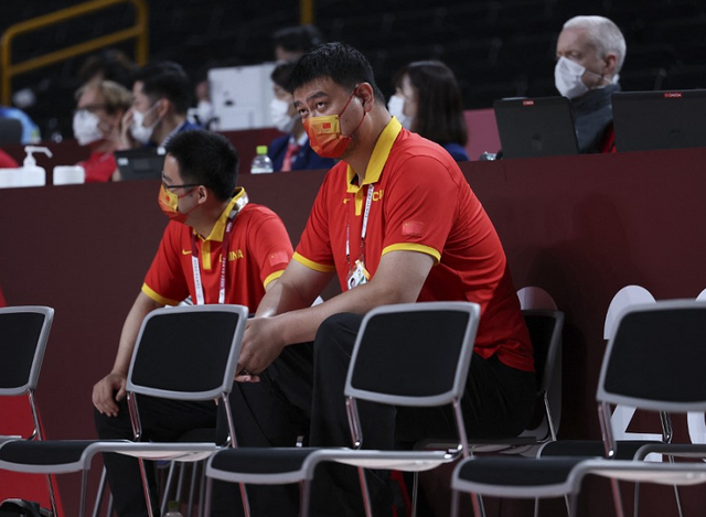 姚明乐了!中国女篮4人上双+9人得分 团队打法锁定头名有望冲奖牌