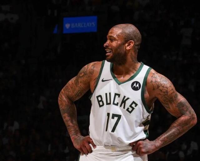 2年1500万都不留塔克!雄鹿为省钱留下隐患 没了他用谁防杜兰特?