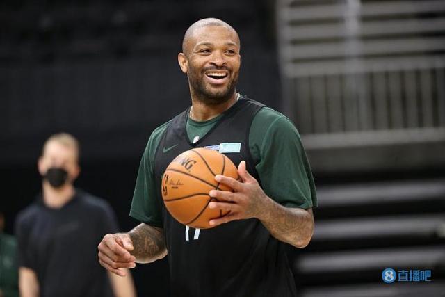 美记:雄鹿有兴趣以两年2000万美元的价格续约PJ-塔克