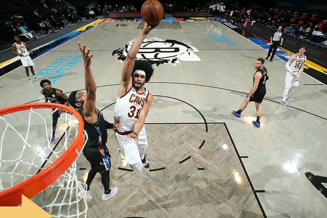 23岁的他成NBA薪水第五高中锋!刚拿到亿元大单