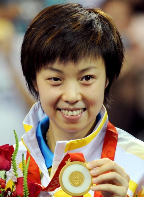 国乒大魔王张怡宁当年为何提前退役?曾直言一握手就知道对手输了