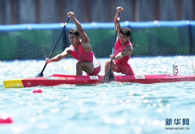 男子1000米双人划艇:中国选手刘浩/郑鹏飞获得亚军