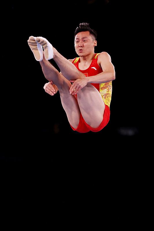 遗憾!央视解说为四朝元老鸣不平,摘银谢幕直言对最后成绩蛮意外