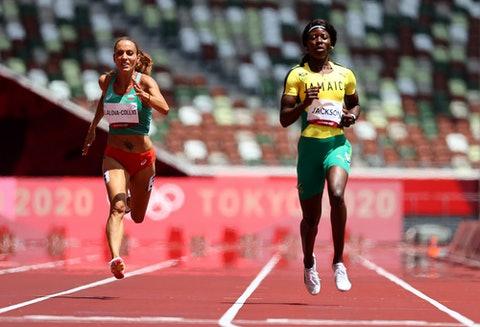 没有博尔特的命就别装X!狂妄的牙买加女飞人提前减速,惨遭淘汰
