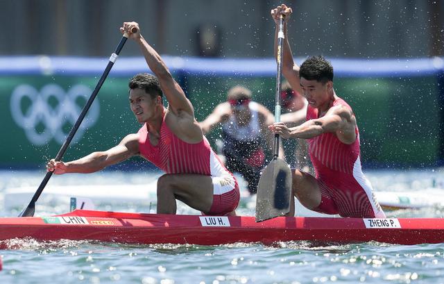 皮划艇静水——男子1000米双人划艇:中国选手刘浩/郑鹏飞获得亚军(2)