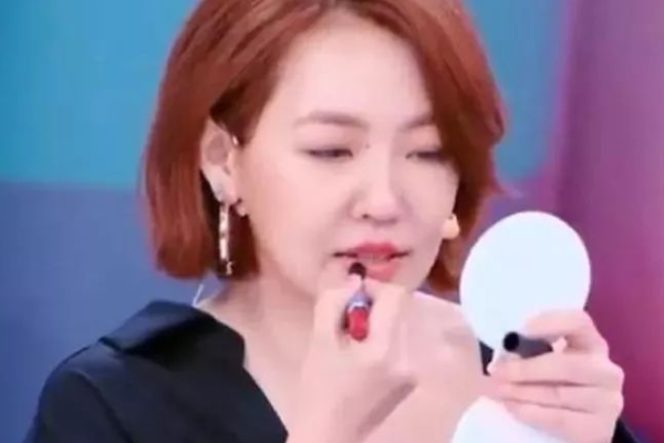 小S因不当言论被声讨,还不知悔改,母亲求情却越描越黑