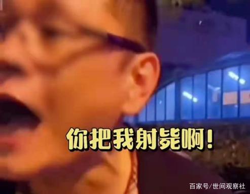 青岛一醉酒男被查酒驾自称“加拿大人”,挑衅交警“你把我击毙”