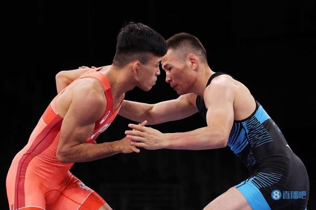 男子古典式60公斤级摔跤:中国选手瓦里汗不敌日本选手无缘四强