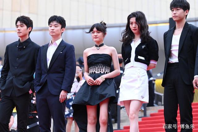 青年电影展红毯女星:周冬雨瘦到脱相,周韵眼纹明显,文淇最惊艳