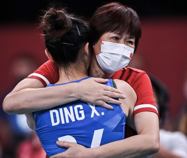 女排3-0战胜阿根廷,两连胜谢幕东京,赛后姑娘们哭作一团!