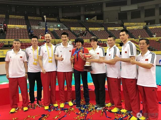 郎平一个电话,调安家杰为助教!中国女排教练组,成绩是很不错的