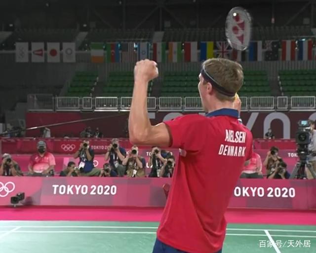 奥运羽毛球首位男单决赛球员诞生!欧洲名将怒吼,他能说流利中文