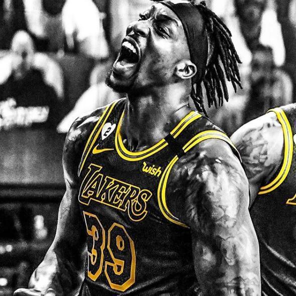 霍华德兴奋庆祝重返湖人:让我们夺回总冠军