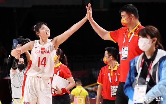 央视不转,这1平台直播中国女篮VS比利时,主帅带伤指挥 姚明督战