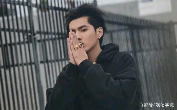 都美竹清空社交平台中与吴亦凡相关内容,发文晒照心情好