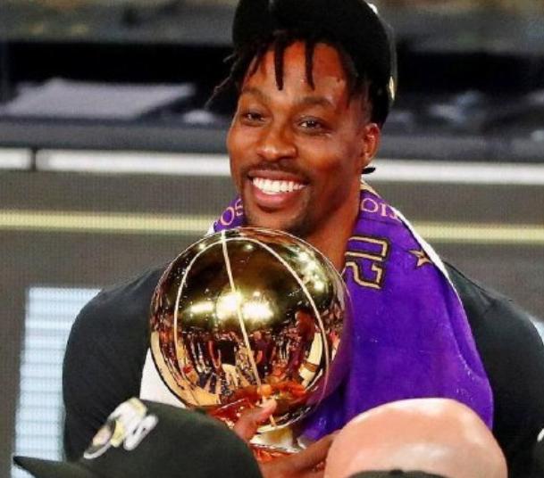 湖人连续签下3人补强阵容,热火组成三巨头,保罗又签下4年长约