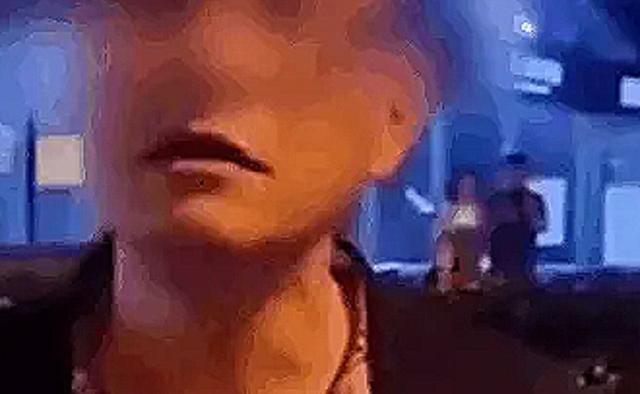 山东青岛:男子叫嚣着称自己是“加拿大人”,现场交警发生了冲突