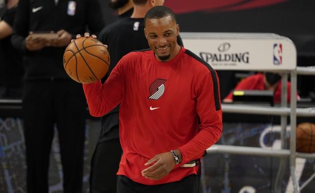 CJ致鲍威尔:恭喜兄弟挣钱了!一起喝酒啊!