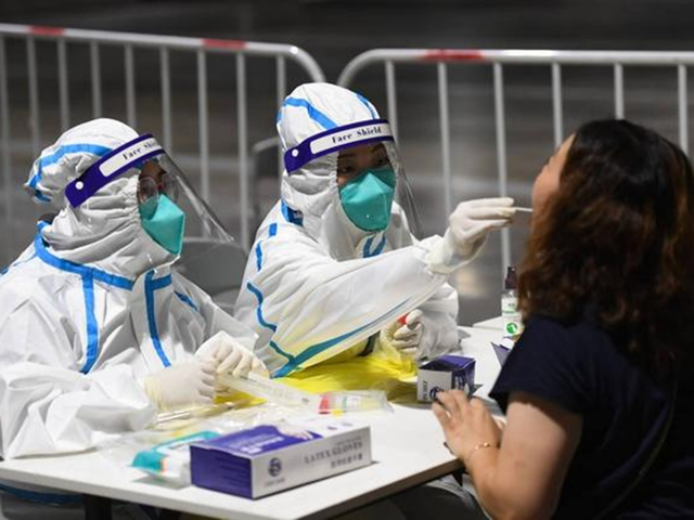 棋牌室成疫情“风暴眼”,南京老太借绿码去扬州打牌,造成1传15