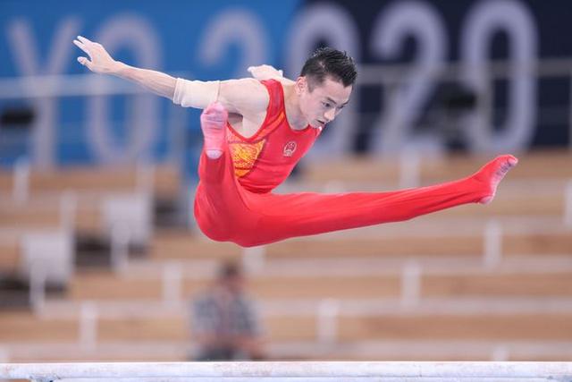 体操男子双杠-邹敬园斩获金牌 中国代表团收获第31金