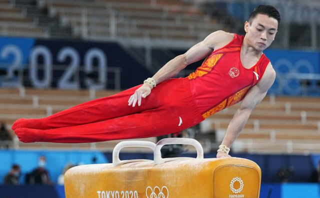 奥运会体操男子双杠决赛:“双杠王”邹敬园冲击冠军!CCTV5直播