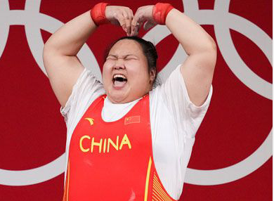 “是时天清阴,力气勇奔骤!”李雯雯女子87公斤举重夺冠