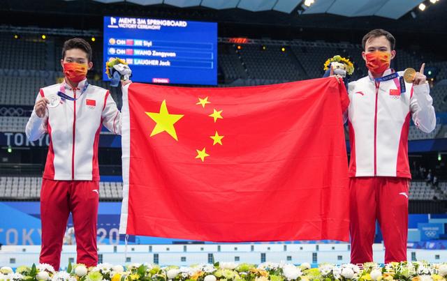 中国军团第30金诞生,跳水梦之队谢思埸、王宗源包揽3米板冠亚军