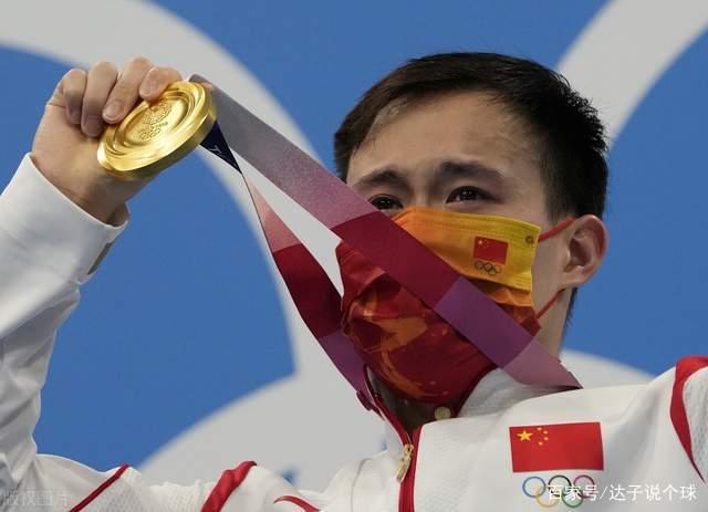 跳水界的C罗梅西!谢思埸王宗源包揽金银,赛后紧紧拥抱致意