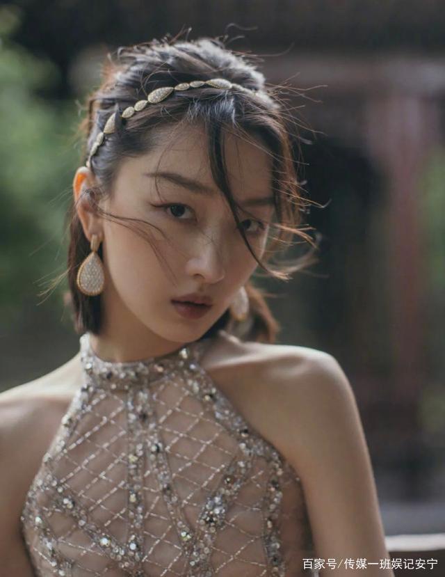 FIRST影展:周冬雨露背贴膏药,姚晨穿真空高定,童瑶发际线堪忧