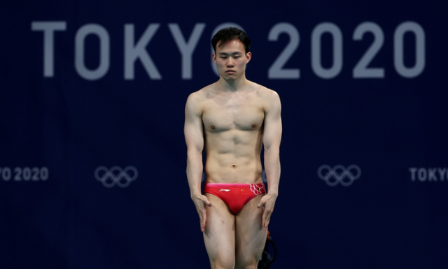 稳!谢思埸摘金,王宗源夺银,日本41岁老将失误炸鱼+泪洒赛场