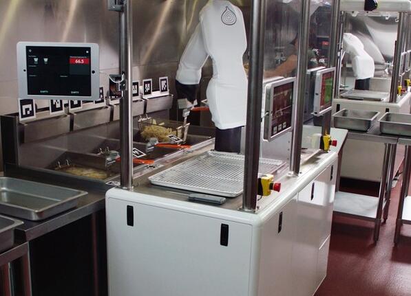 Miso Robotics开发可以制作玉米片的AI机器人 提供客人一些微妙口味变化